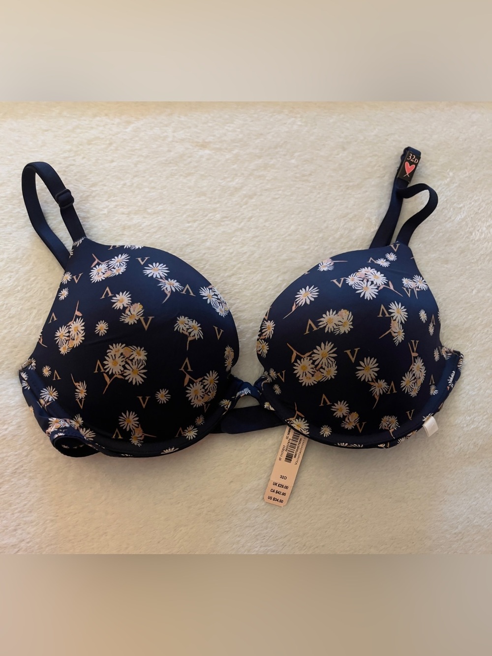 NWT Victoria’s Secrets Sexy Tee Push Up Bra.